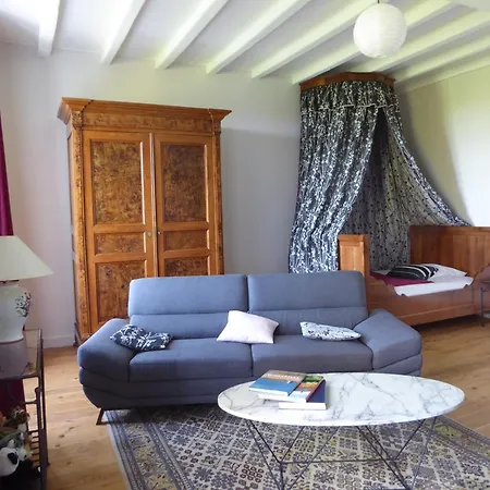 Chateau D'annezay Bed & Breakfast