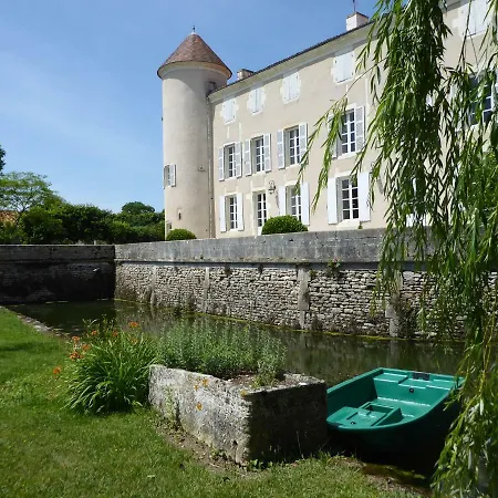Chateau D'annezay Bed & Breakfast