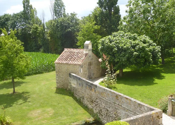 Chateau D'annezay 3*